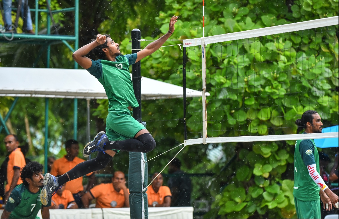 ބަނޑޮސް އައިލެންޑް ރިސޯޓު: ޖުލައި 22، 2018: އާލާ އިންޓަ ރިސޯޓް ޗެމްޕިއަންސް ލީގު ވޮލީބޯޅަ މުބާރާތުގެ ފައިނަލް މެޗުގެ ތެރެއިން: ގްރޭންޑްޕާކް ކޮއްދިއްޕަރު އަދި ބަނޑޮސް މޯލްޑިވްސް ވާދަކުރި މި މިމެޗުން ސީދާ ތިން ސެޓުން މޮޅުވެ، މުބާރާތް ކާމިޔާބުކުރީ ބަނޑޮސް މޯލްޑިވްސްއިން.--- މިހާރު ފޮޓޯ: ހުސައިން ވަހީދު