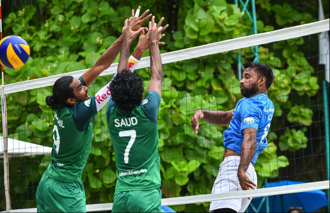 ބަނޑޮސް އައިލެންޑް ރިސޯޓު: ޖުލައި 22، 2018: އާލާ އިންޓަ ރިސޯޓް ޗެމްޕިއަންސް ލީގު ވޮލީބޯޅަ މުބާރާތުގެ ފައިނަލް މެޗުގެ ތެރެއިން: ގްރޭންޑްޕާކް ކޮއްދިއްޕަރު އަދި ބަނޑޮސް މޯލްޑިވްސް ވާދަކުރި މި މިމެޗުން ސީދާ ތިން ސެޓުން މޮޅުވެ، މުބާރާތް ކާމިޔާބުކުރީ ބަނޑޮސް މޯލްޑިވްސްއިން.--- މިހާރު ފޮޓޯ: ހުސައިން ވަހީދު