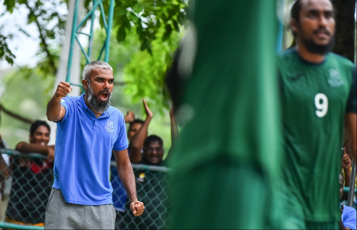 ބަނޑޮސް އައިލެންޑް ރިސޯޓު: ޖުލައި 22، 2018: އާލާ އިންޓަ ރިސޯޓް ޗެމްޕިއަންސް ލީގު ވޮލީބޯޅަ މުބާރާތުގެ ފައިނަލް މެޗުގެ ތެރެއިން: ގްރޭންޑްޕާކް ކޮއްދިއްޕަރު އަދި ބަނޑޮސް މޯލްޑިވްސް ވާދަކުރި މި މިމެޗުން ސީދާ ތިން ސެޓުން މޮޅުވެ، މުބާރާތް ކާމިޔާބުކުރީ ބަނޑޮސް މޯލްޑިވްސްއިން.--- މިހާރު ފޮޓޯ: ހުސައިން ވަހީދު