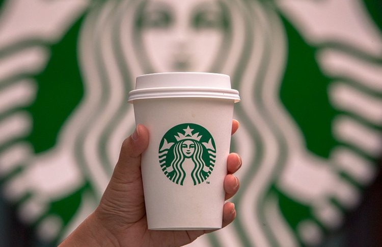 ސްޓާބަކްސް "އަޑު ނީވޭ" ކަސްޓަމަރުންނާއެކު