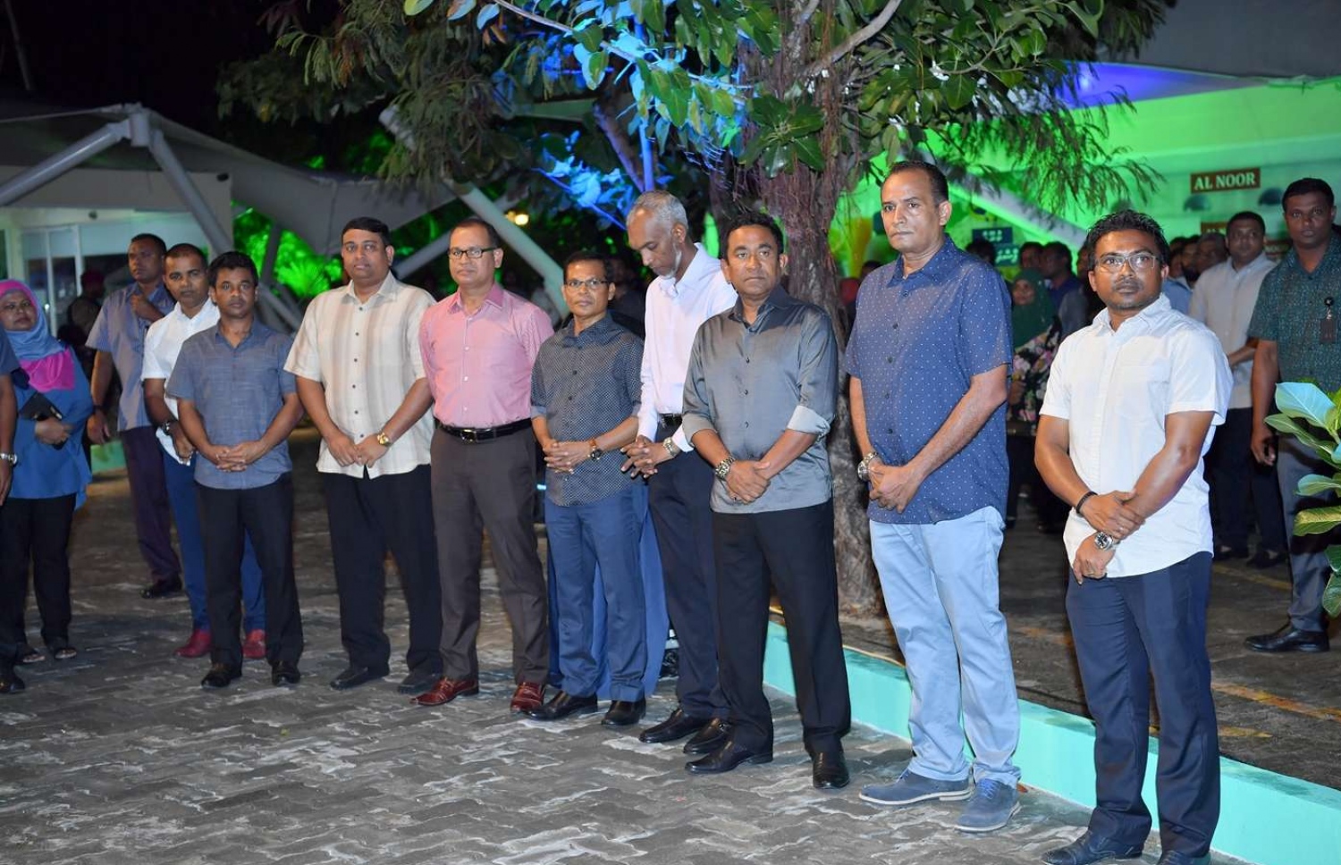 ފުޑް ކޯޓު ރަސްމީކޮށް ހުޅުއްވައި ދެއްވުމުގެ ހަފުލާގައި ރައީސް ޔާމީނާއި ދައުލަތުގެ ބައެއް އިސްވެރިން މިރޭ ބައިވެރިވެވަޑައިގަންނަވަނީ.---ފޮޓޯ: ރައީސް އޮފީސް