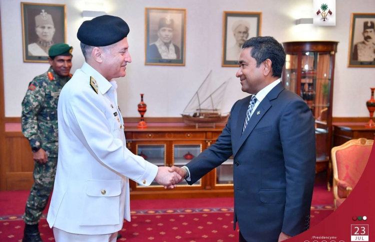 ޕާކިސްތާނުން ލޭންޑިންގް ކްރާފްޓެއް ހަދިޔާ ކުރަނީ