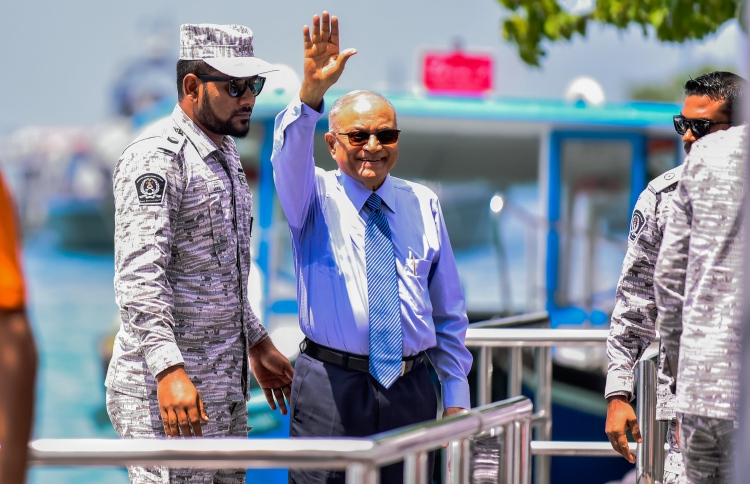 އޭ ދިވެހިންނޭވެ! މައުމޫން މަތިން ހަނދާން އެބަހުރިތަ!