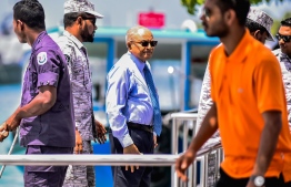 Former President Maumoon Abdul Gayoom escorted by MCS to court for a hearing. FILE PHOTO/MIHAARU