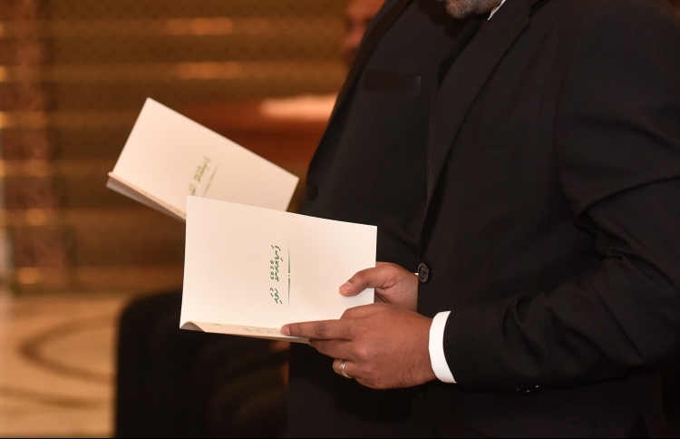 ނަމަނަމަ އިސްތިއުފާ ނުދެއްވާތި!