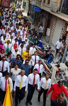 Opposition Coalition accompanying Ibu and Faisal to the Election Commission. PHOTO: EVA ABDULLA / TWITTER