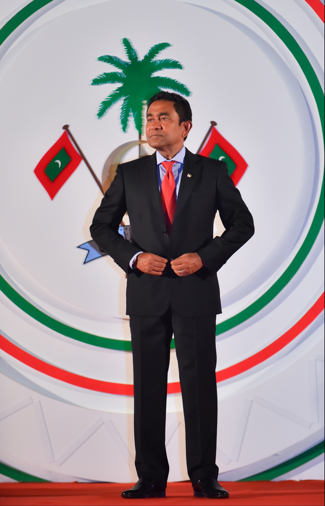 މާލެ: ޖުލައި 26، 2018- ރާއްޖޭގެ މިނިވަން ކަމަށް 53 އަހަރު ފުރުން ފާހަގަ ކުރުމަށް ޖުމްހޫރީ މައިދާނުގައި ބޭއްވި ރަސްމިއްޔާތުގައި ރައީސް އަބްދުﷲ ޔާމީން ބައިވެރިވެވަޑައިގަންނަވަނީ.---ފޮޓޯ: ހުސައިން ވަހީދު/މިހާރު