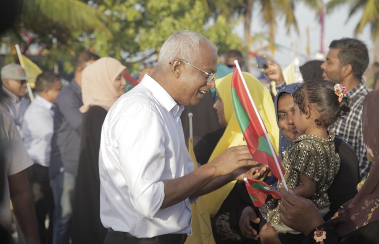 ކެމްޕެއިނަށް އިބޫ ސިންގަޕޫރަށް