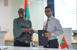 Finance Minister Ahmed Munawwar (R) and World Bank's Country Director for Sri Lanka and Maldives, Idah Pswarayi-Riddihough, sign agreement for World Bank to grant USD 12 million for Maldives' public finance management project, on July 31, 2018. PHOTO: HUSSAIN WAHEED/MIHAARU