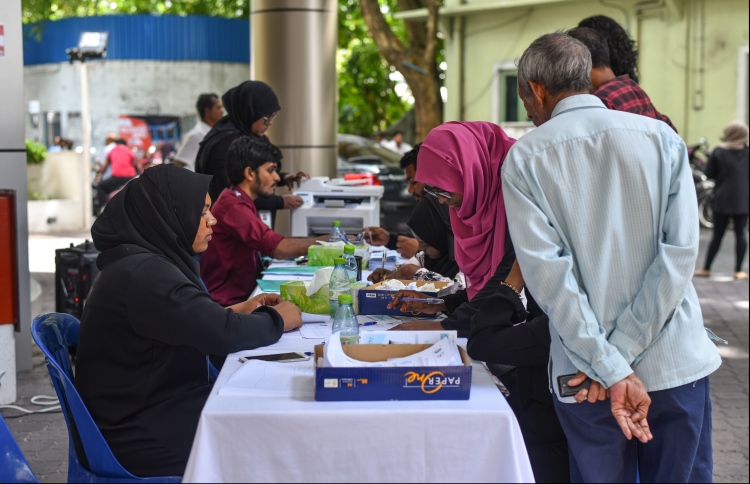 ރީ-ރަޖިސްޓްރީ ކުރަން ހިތްވަރު ދެން: ލޭބާ ރިލޭޝަންސް