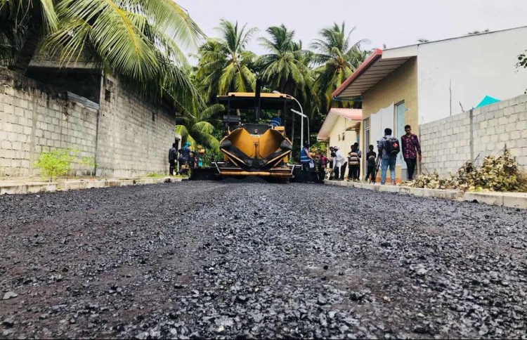 ފުނަދޫގެ މަގުތަކުގައި ތާރު އަޅަން ފަށައިފި