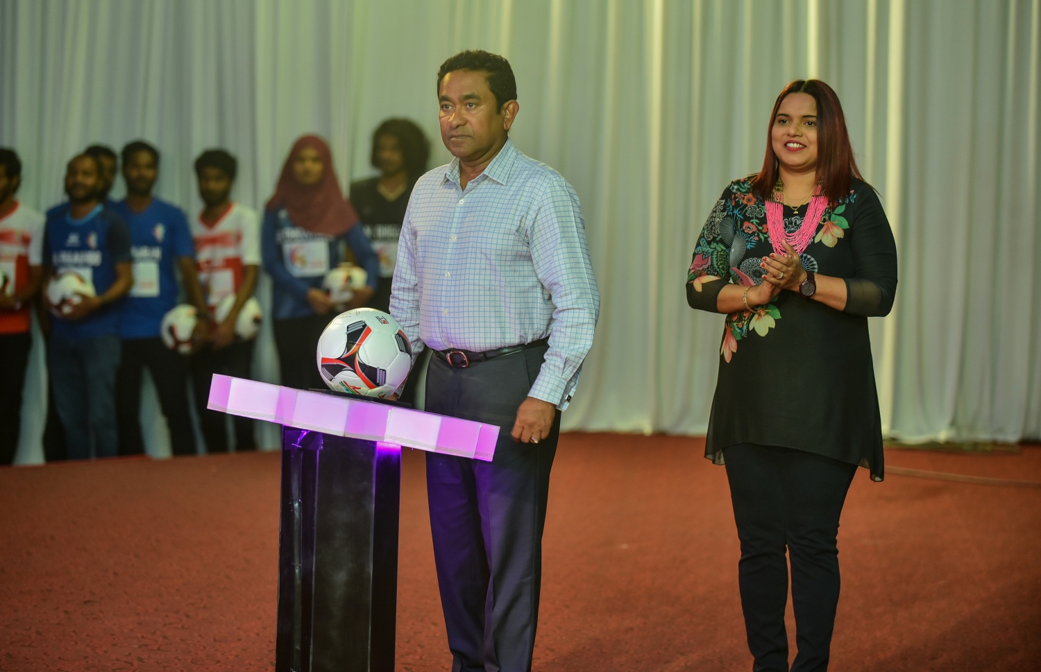 އެކި ރަށްރަށުގައި އަޅާފައިވާ 50 ފުޓްސަލް ދަނޑު، ރައީސް ޔާމީން މިރޭ ރަސްމީކޮށް އިފުތިތާހު ކޮށްދެއްވަނީ.---ފޮޓޯ: އަހުމަދު ނިޝާތު/މިހާރު