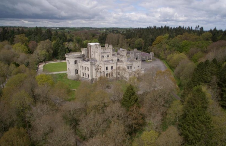 "ގޭމް އޮފް ތުރޯންސް" ގެ ސެޓެއް ގަނެލެވިދާނެ