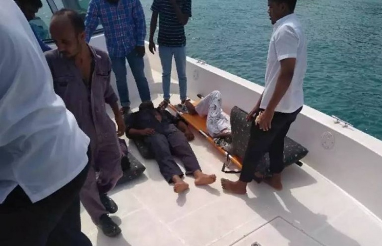 ކޮމްޕްރެސަރެއް ގޮވައި ތިން މީހަކަށް އަނިޔާވެއްޖެ