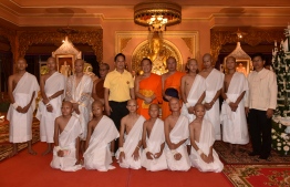 The rescued 11 Thai boys and members of "Wild Boars" football team together with their coach wearing white robes pose with Buddhist monks at the Phra That Doi Wao Buddhist temple in the Mae Sai district of Chiang Rai province during the religious ordination ceremony on July 24, 2018.
Most members of the Thai youth football team rescued from a flooded cave will have their heads shaved, don robes and be ordained in a Buddhist ceremony this week, officials said on July 22. / AFP PHOTO / THAI NEWS PIX / Panumas Sanguanwong