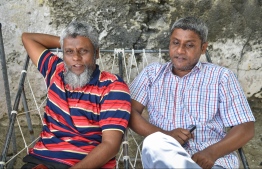 ޝާޒް (ކ) އަދި މޫސަބެ މިދިޔަ ހުކުރު ދުވަހު "މިހާރު" އާ ވާހަކަ ދައްކަވަނީ.---ފޮޓޯ: ނިޝާން އަލީ/މިހާރު