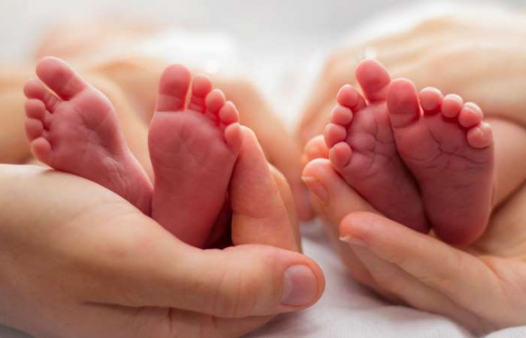 ދެ ރަހިމުން މީހަކަށް އެއްފަހަރާ ދެ ކުދިން ލިބިއްޖެ