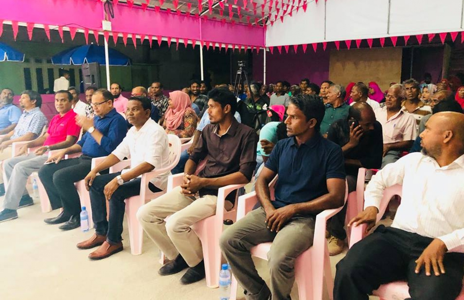 އުނގޫފާރުގައި ރޭ ބޭއްވި ޖަލްސާ.