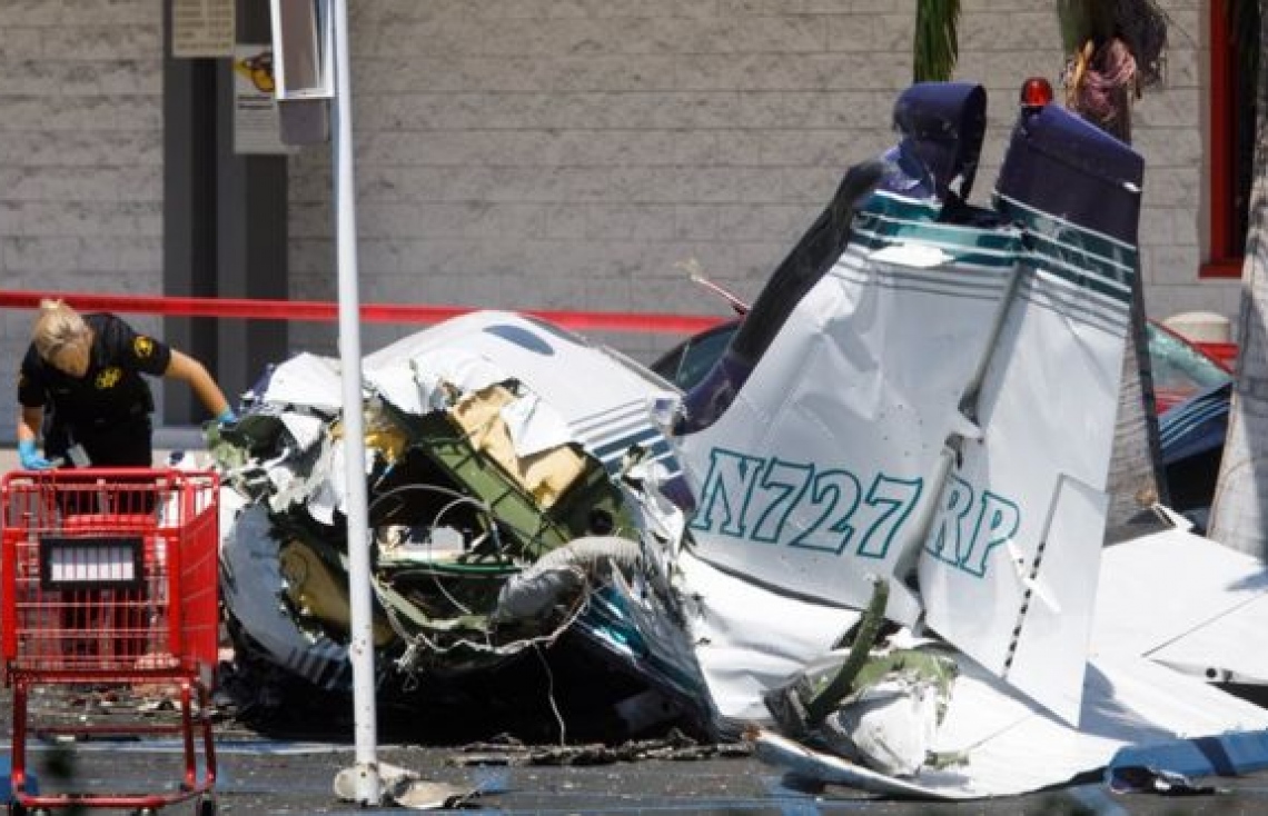 ޝޮޕިން މޯލަކަށް ކުޑަ މަތިންދާ ބޯޓެއް ވެއްޓި ފަސް މަރު