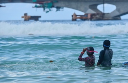 (FILE) Children playing in the sea by the SinaMale' Bridge -- Photo: Mihaaru