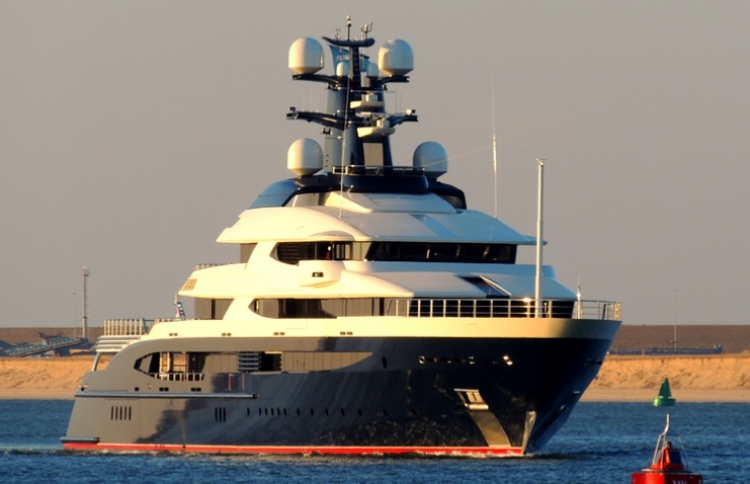 ކޮރަޕްޝަން ފައިސާއިން ގަތް ޔޮޓް މެލޭޝިއާއަށް ގެންގޮސްފި