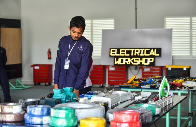 ވަޒީފާ އަށް ހާއްސަކޮށް ޓިވެޓުން ފެއާއެއް ބާއްވަނީ