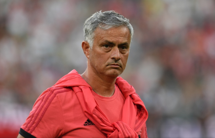 ކުޅުންތެރިން ތިބީ އުފަލުން: މޮރީނިއޯ