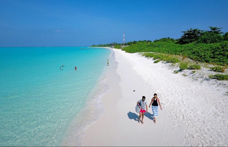 ދެން އޮތީ ޓޫރިސްޓުން ގޭގައި ބޭތިއްބުމުގެ މޫސުން