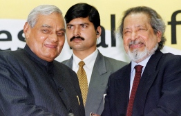 (FILES) In this file photo taken on February 18, 2002,  Indian Prime Minister Atal Behari Vajpayee (L) poses with Nobel Laureate, British author V.S. Naipaul in New Delhi during the inauguration of the International Festival for Indian Literature, "At Home and In the World," the first-ever Internatioanl Festival for Indian  Literature, organized to celebrate the impact of literary writing by Indians on the world literary scene. 
Nobel prize-winning British author V.S. Naipaul has died at the age of 85, his family announced on Saturday, August 11, 2018.  Vidiadhar Surajprasad Naipaul wrote more than 30 books and won the Nobel Literature Prize in 2001. Born in Trinidad, the son of an Indian civil servant, he studied English literature at Oxford University before basing his life in England. But he spent much of his time travelling and became a symbol of modern rootlessness. / AFP PHOTO / TEKEE TANWAR