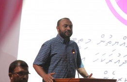 Dr.Shaheem addressing the campaign gathering at Fuvahmulah. PHOTO:  MIHAARU