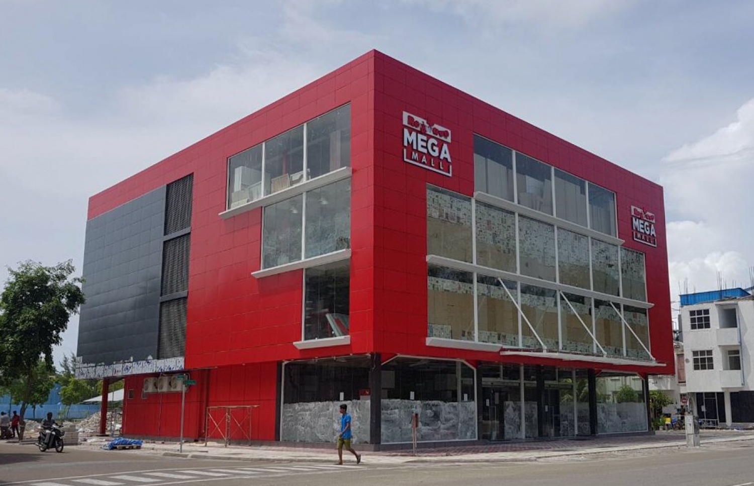 ހުޅުމާލޭގައި އަލަށް ހަދާ ރެޑްވޭވްގެ މެގަ މޯލް: މިތަނުގެ ފުރަތަމަ ފްލޯއަށް އަރަން ދެ އެކްސްކަލޭޓަރު ހަރުކޮށްފައި ހުރޭ.