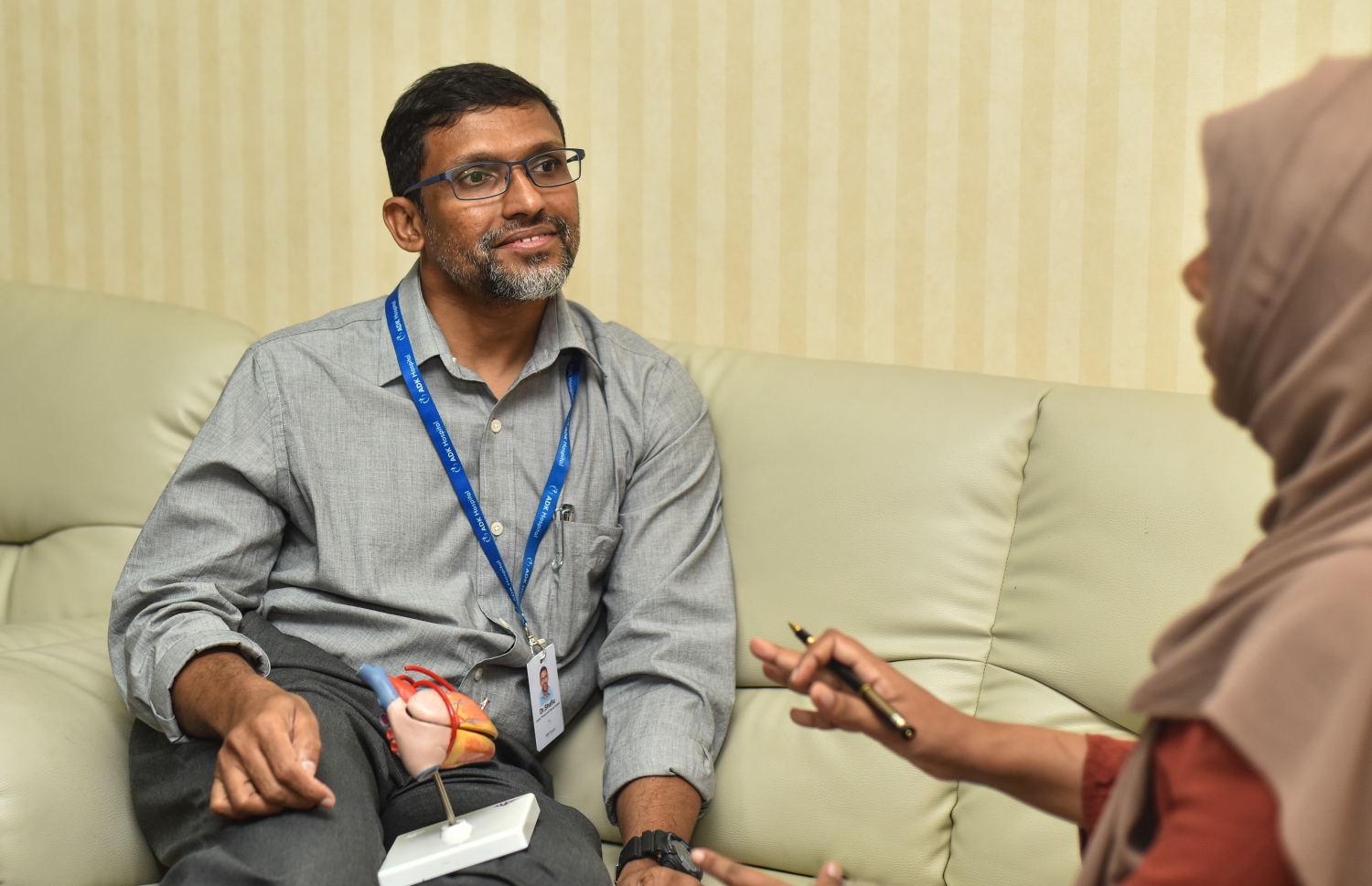 ހިތުގެ އެންމެ ބޮޑު އޮޕަރޭޝަނާ ގުޅޭ ގޮތުން، ޑރ. ޝާފިއު މިއަދު "މިހާރު"އާ ވާހަކަ ދައްކަވަނީ-- މިހާރު ފޮޓޯ: އަހުމަދު ނިޝާތު