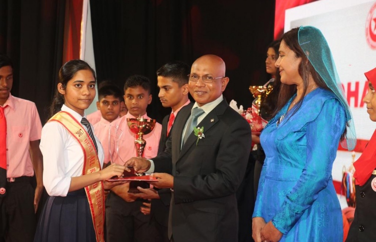 އިސްކަންދަރު ސްކޫލުގެ އެންމެ މޮޅު ދަރިވަރަކަށް ލުހާ