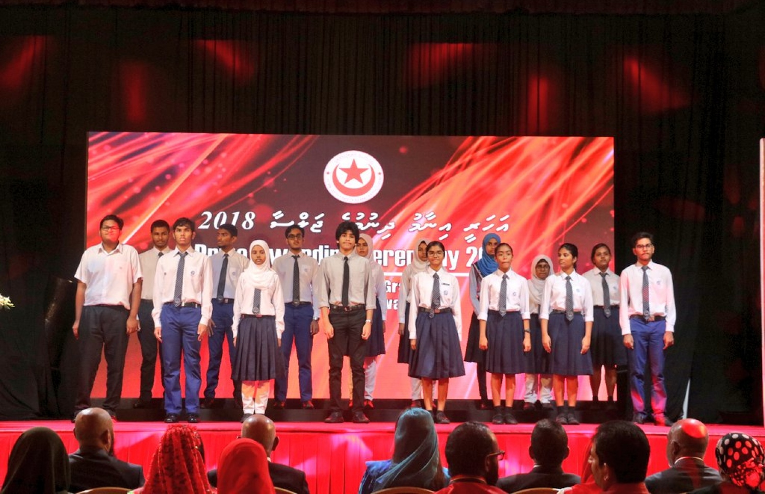 އިސްކަންދަރު ސްކޫލުން މިދިޔަ އަހަރު އޯ ލެވެލް ނިންމި ދަރިވަރުންތަކެއް.- ފޮޓޯ: އެޑިއުކޭޝަން މިނިސްޓްރީ