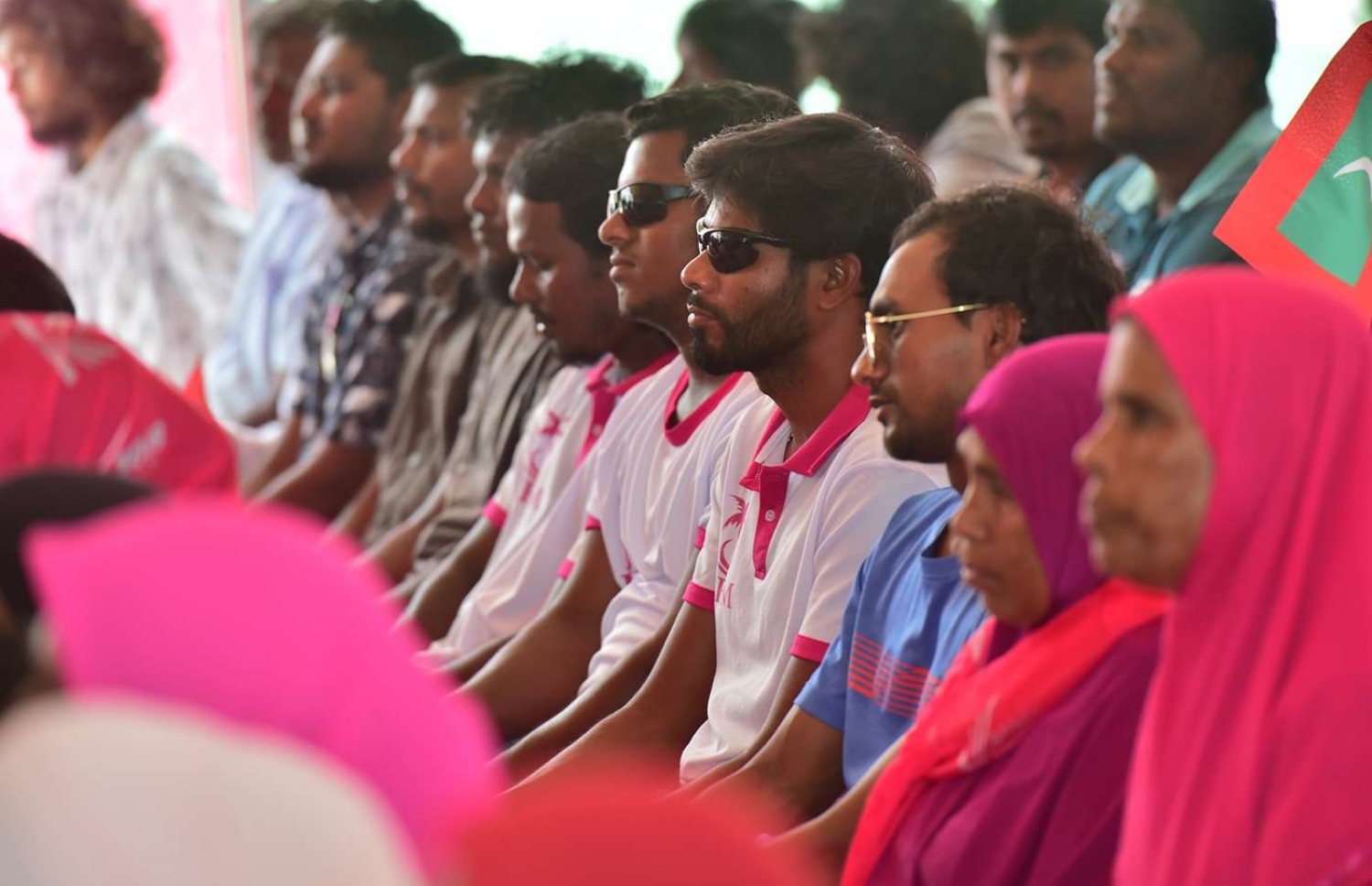 މަޑިފުށީގައި މިއަދު ބޭއްވި ޖަލްސާގައި އެ ރަށު ރައްޔިތުން ބައިވެރިވަނީ. - ފޮޓޯ: ރައީސް އޮފީސް