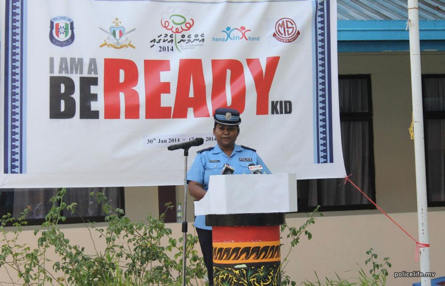 ފުލުހުން ހިންގި "ރެޑީ" ކޭމްޕްގައި ނަޝްވާ ވާހަކަ ދައްކަވަނީ.