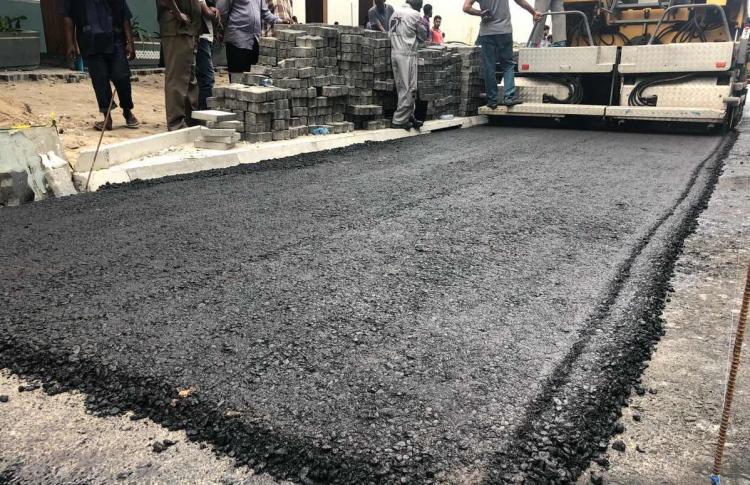 ބްރިޖާ ގުޅޭ މަގުތަކުގައި ތާރު އަޅަން ފަށައިފި