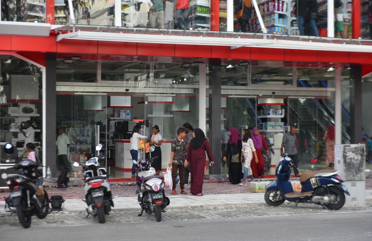 ރެޑްވޭވްގެ "މެގަ މޯލް" ހުޅުވުމާއެކު ތޮއްޖެހިއްޖެ