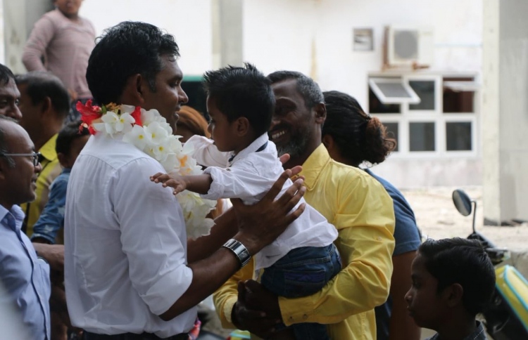 ސަލާން ޖަހާކަށް ނުޖެހޭނެ: ފައިސަލް