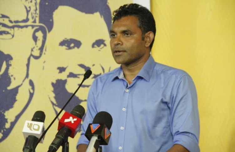 ފައިސަލް، ކެމްޕެއިނަށް ޓްރިވެންޑްރަމަށް ވަޑައިގެންފި