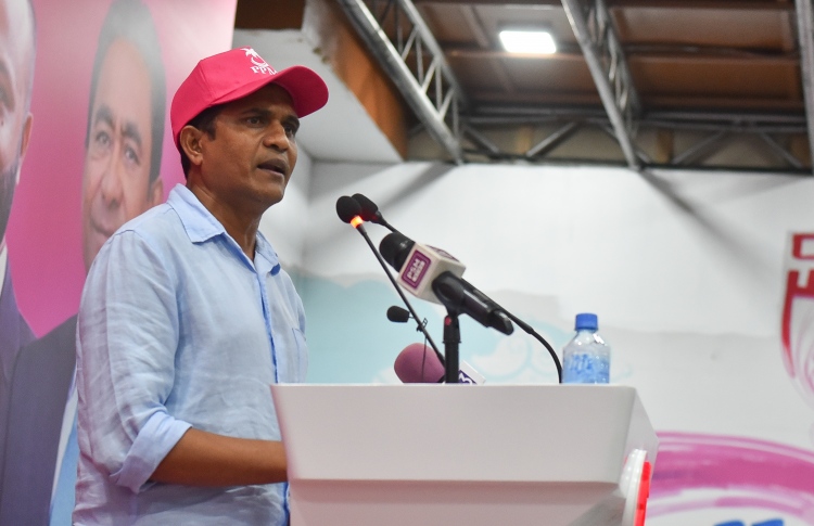 ނަޝީދު އުޅެނީ އިބޫ އަށް ލޮޓިއެއް ދޭން: ނިހާން