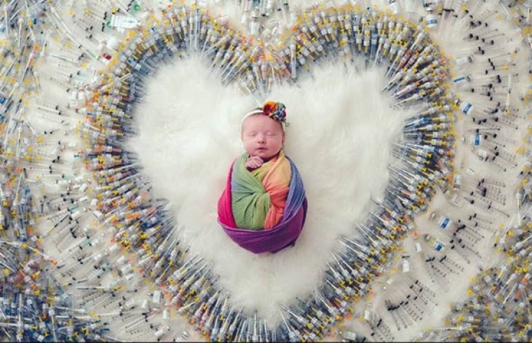 ދަރިއަކު ހޯދަން ކުރި ފަރުވާ ދައްކުވައިދޭ ވަރުގަދަ ފޮޓޯ