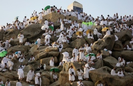 Muslim pilgrims gather on Mount Arafat, also known as Jabal al-Rahma (Mount of Mercy), southeast of the Saudi holy city of Mecca, on Arafat Day which is the climax of the Hajj pilgrimage early on August 20, 2018.
Arafat is the site where Muslims believe the Prophet Mohammed gave his last sermon about 14 centuries ago after leading his followers on the pilgrimage. / AFP PHOTO / AHMAD AL-RUBAYE