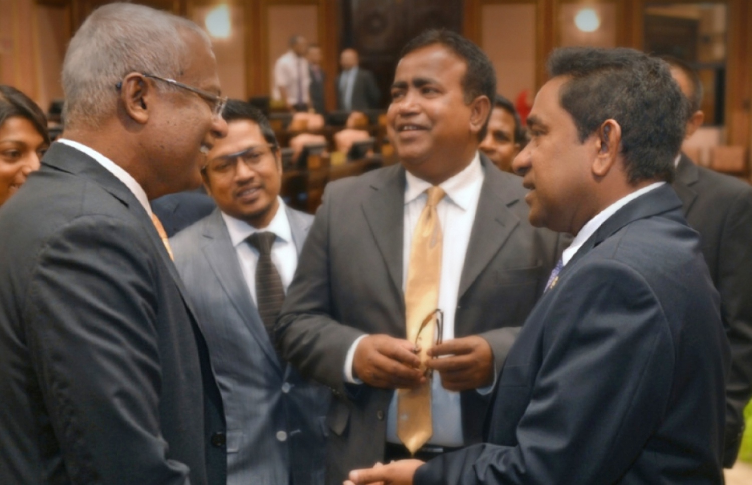 ކުރީގެ ރައީސް އަބްދުﷲ ޔާމީން އާއި ކުރީގެ ރައީސް އަދި އެމްޑީޕީގެ އެޑްވައިޒަރު އިބްރާހިމް މުހައްމަދު ސޯލިހު ސަލާންކުރައްވަނީ.