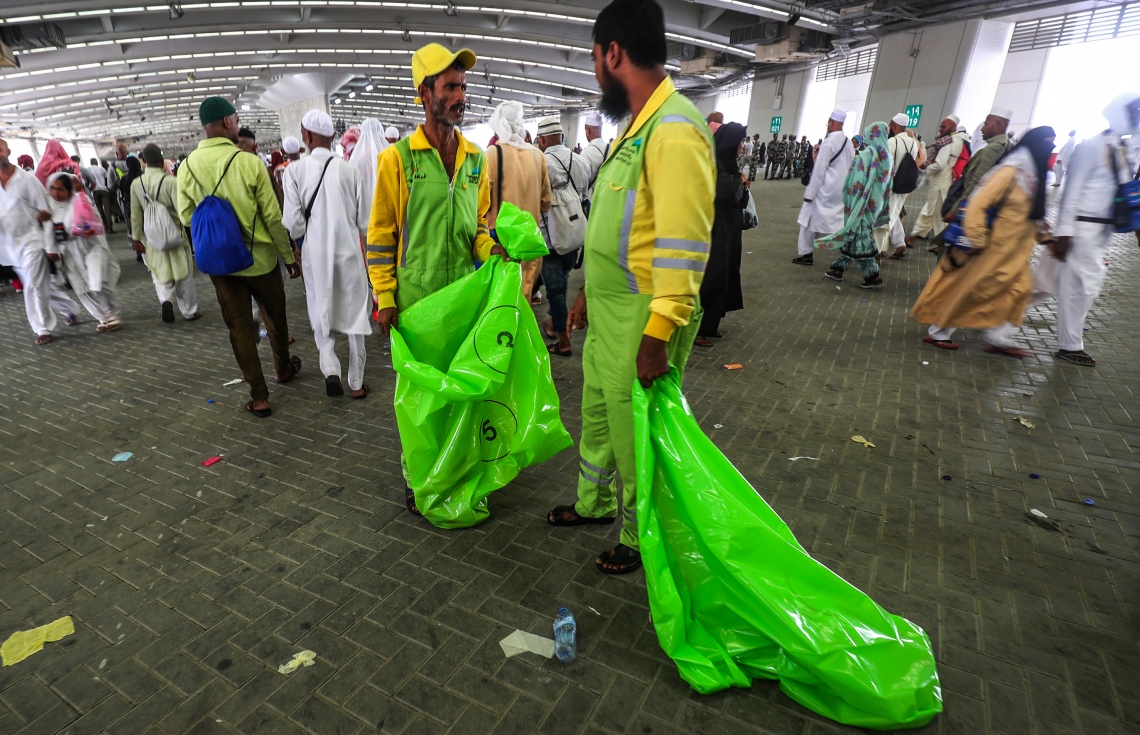 ހައްޖުގެ އަޅުކަމަށް ފަހު މައްކާ ސާފު ކުރުމުގެ މަސައްކަތް މަސައްކަތު މީހުން ކުރަމުން ދަނީ: ހައްޖުގެ ތެރޭގައި 42،000 ޓަނުގެ ކުނި ނެގި. --ފޮޓޯ:އޭއެފްޕީ