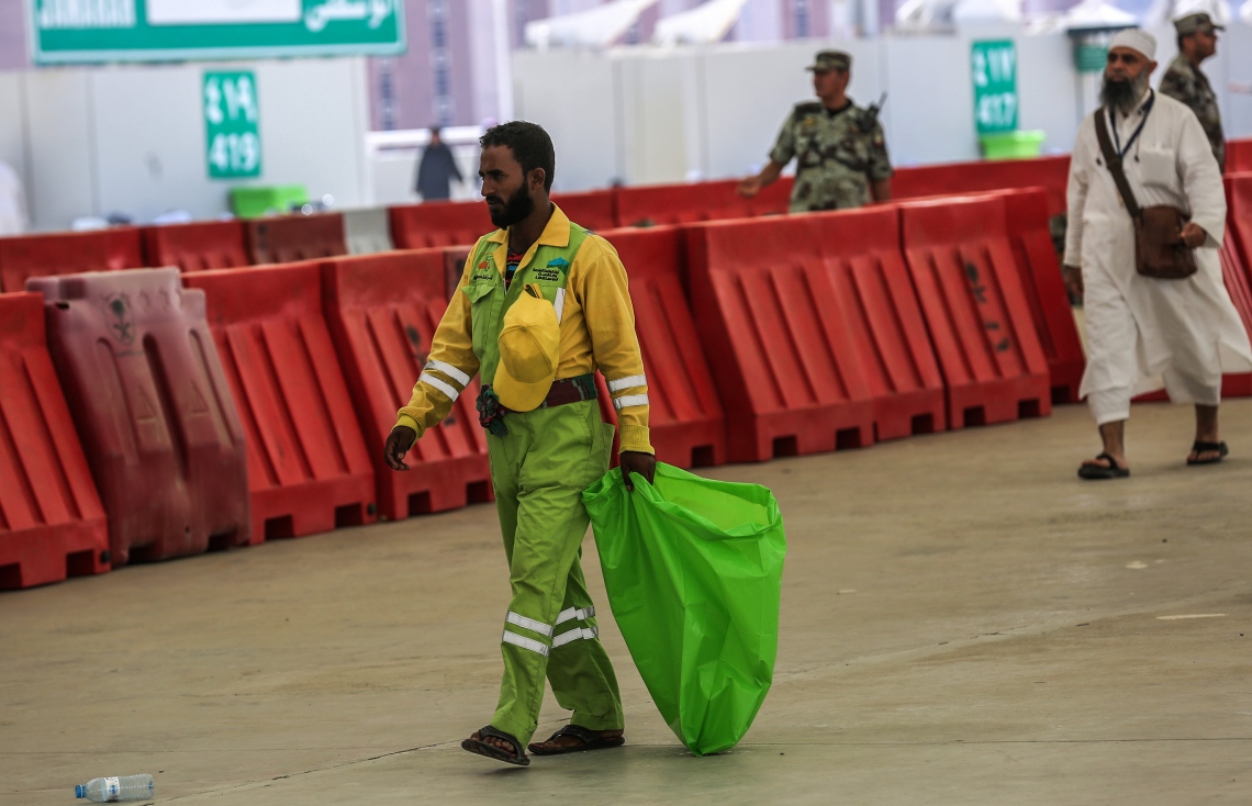 ހައްޖުގެ އަޅުކަމަށް ފަހު މައްކާ ސާފު ކުރުމުގެ މަސައްކަތް މަސައްކަތު މީހުން ކުރަމުން ދަނީ: މައްކާ ސާފުކުރަން ވަނީ 13،000 މީހުން ނެރެފައި. --ފޮޓޯ:އޭއެފްޕީ