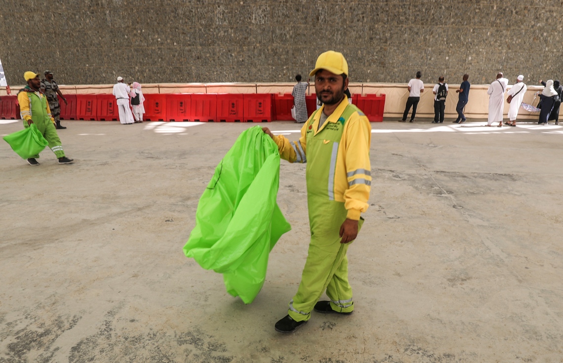 ހައްޖުގެ އަޅުކަމަށް ފަހު މައްކާ ސާފު ކުރުމުގެ މަސައްކަތް މަސައްކަތު މީހުން ކުރަމުން ދަނީ: މައްކާ ސާފުކުރަން ވަނީ 13،000 މީހުން ނެރެފައި. --ފޮޓޯ:އޭއެފްޕީ