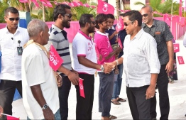 President Yameen greeting people who had come to welcome him Nilandhoo, Faafu Atoll. PHOTO: PRESIDENTS OFFICE