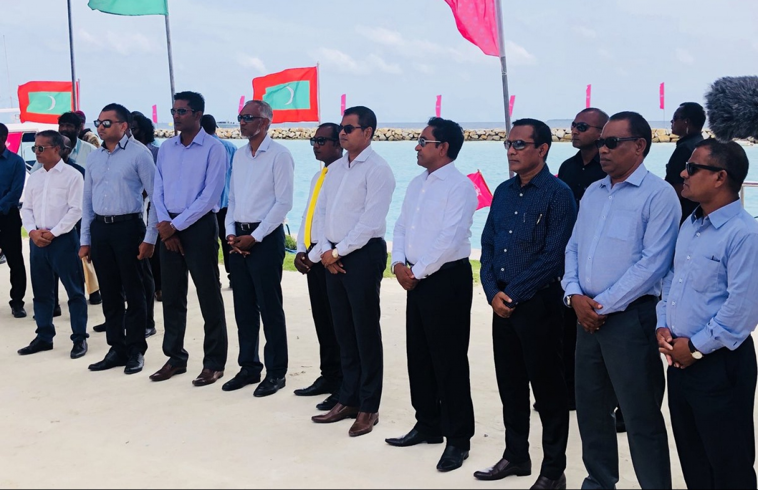 ރައީސް ޔާމީނާއި ބައެއް ވަޒީރުންނާއި ރައްޔިތުންގެ މަޖިލިހުގެ ބައެއް މެމްބަރުން މިއަދު ހުޅުދުއްފާރުގައި.