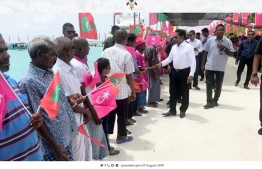 President Abdulla Yameen is warmly received by the people of R.Hulhudhuffaaru during his campaign trail ahead of the Presidential Election 2018. PHOTO/PRESIDENT'S OFFICE
